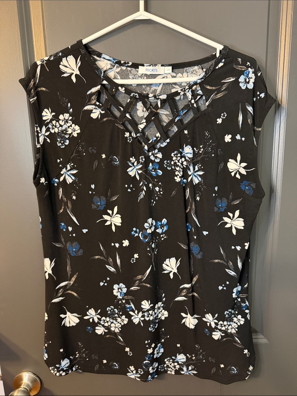 Ricki's Black Floral Lattice V-Neck Sleeveless Camisole